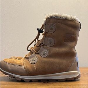 Sorel Girls Tan WaterProof Winter Boots with Fur Trim Size 4  NWOT
